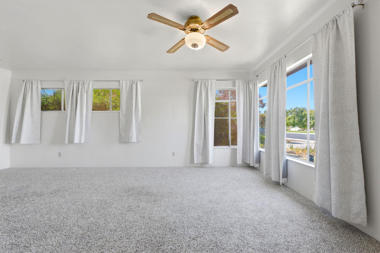 293 W Ponderosa Ave, Reedley, CA 93654