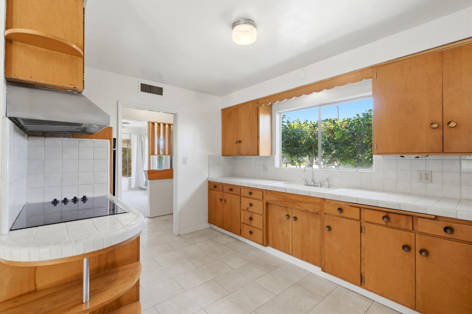 293 W Ponderosa Ave, Reedley, CA 93654