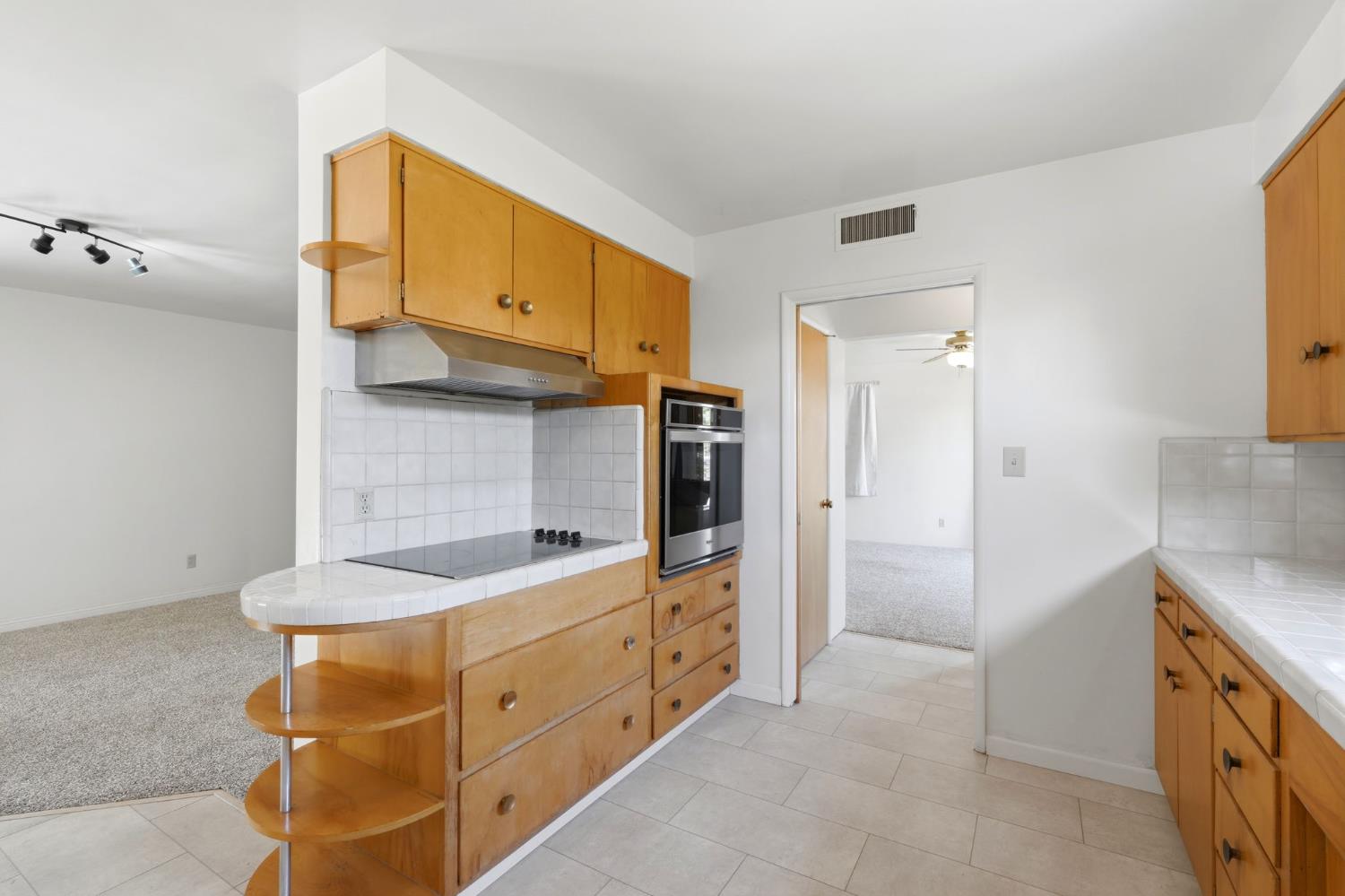 293 W Ponderosa Ave, Reedley, CA 93654