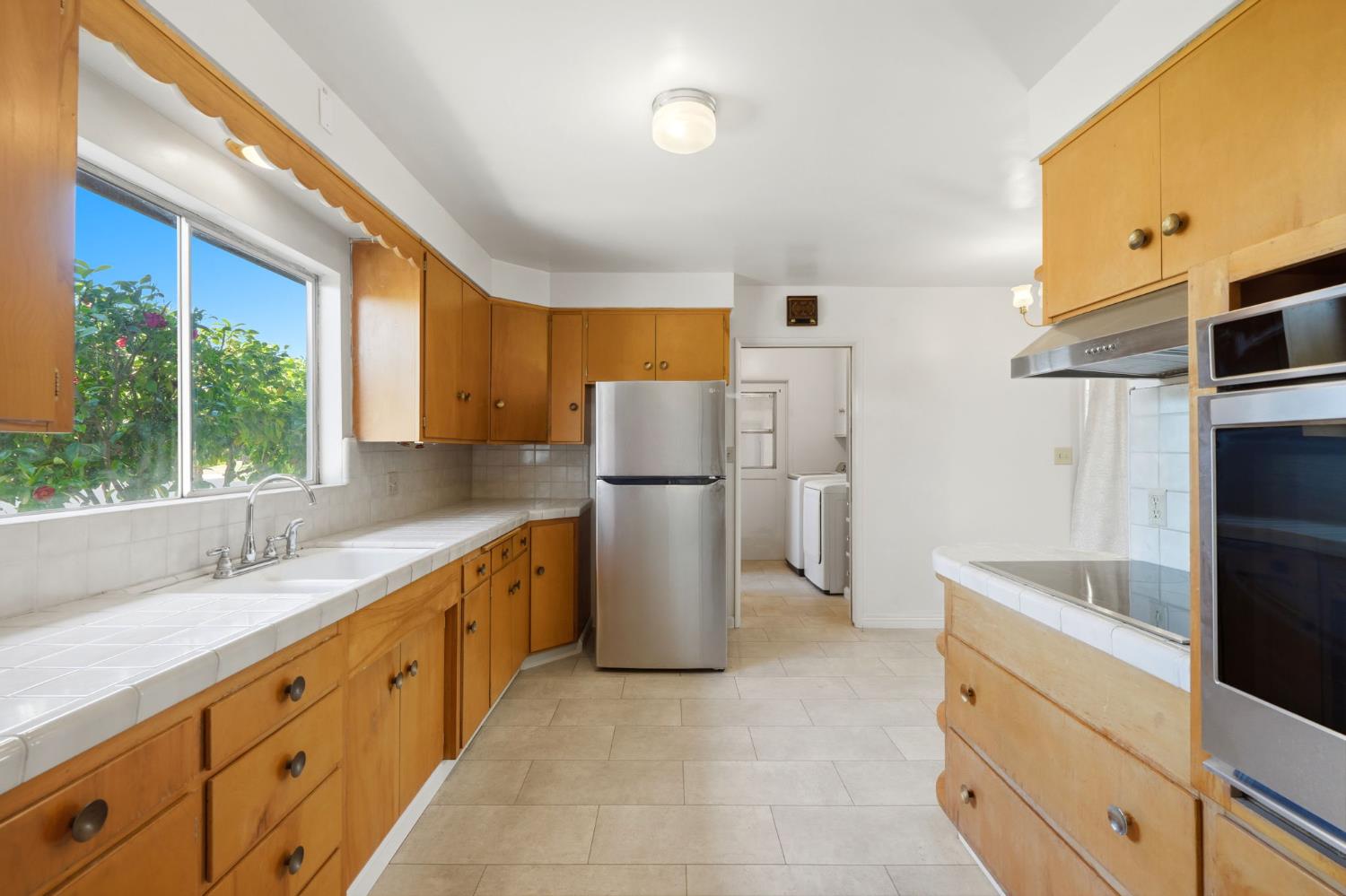 293 W Ponderosa Ave, Reedley, CA 93654