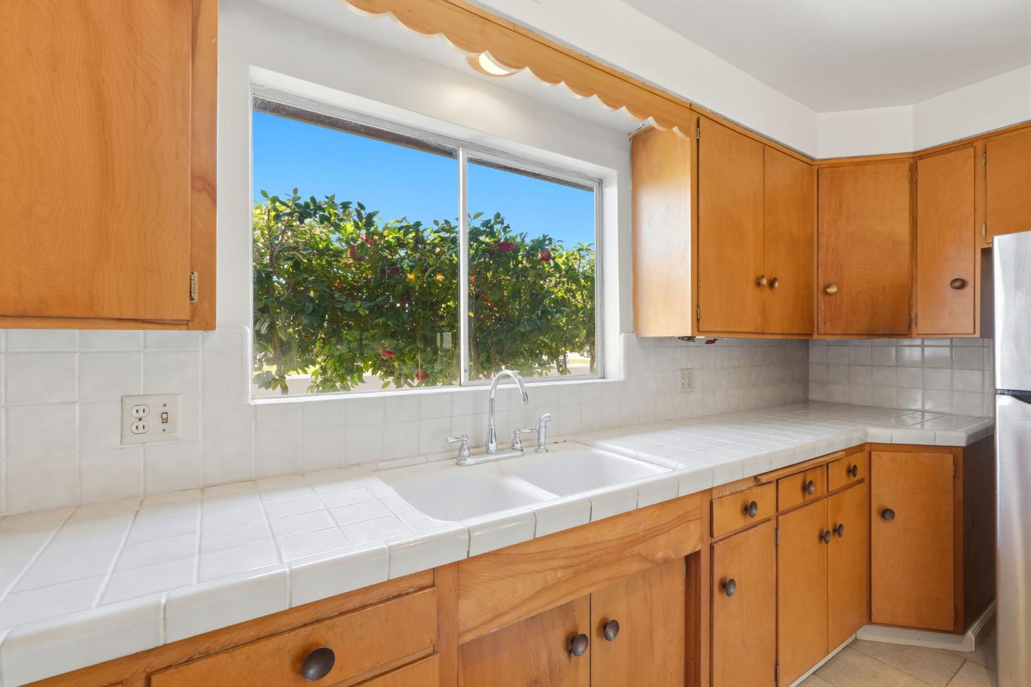 293 W Ponderosa Ave, Reedley, CA 93654