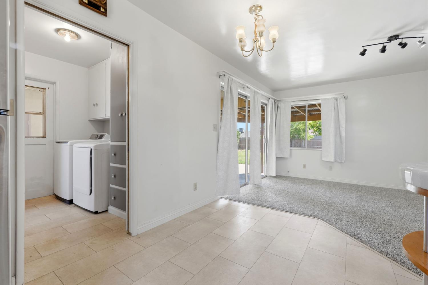 293 W Ponderosa Ave, Reedley, CA 93654