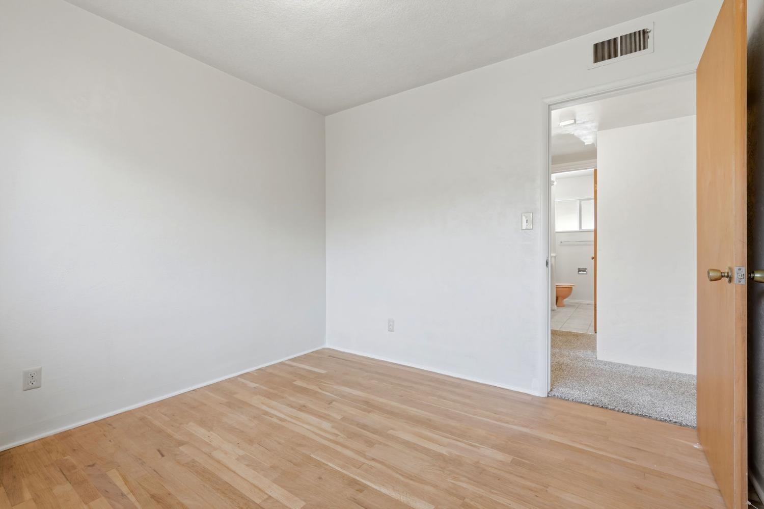 293 W Ponderosa Ave, Reedley, CA 93654