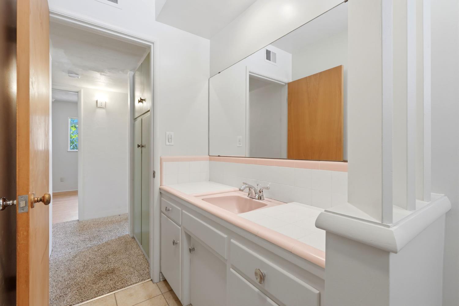 293 W Ponderosa Ave, Reedley, CA 93654