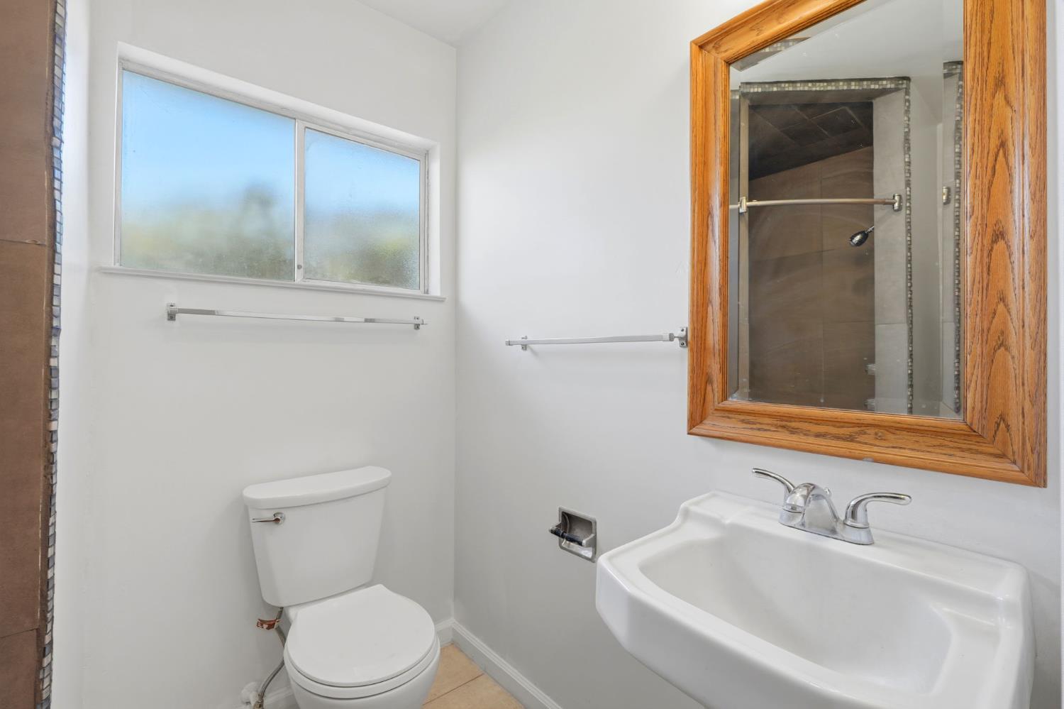 293 W Ponderosa Ave, Reedley, CA 93654