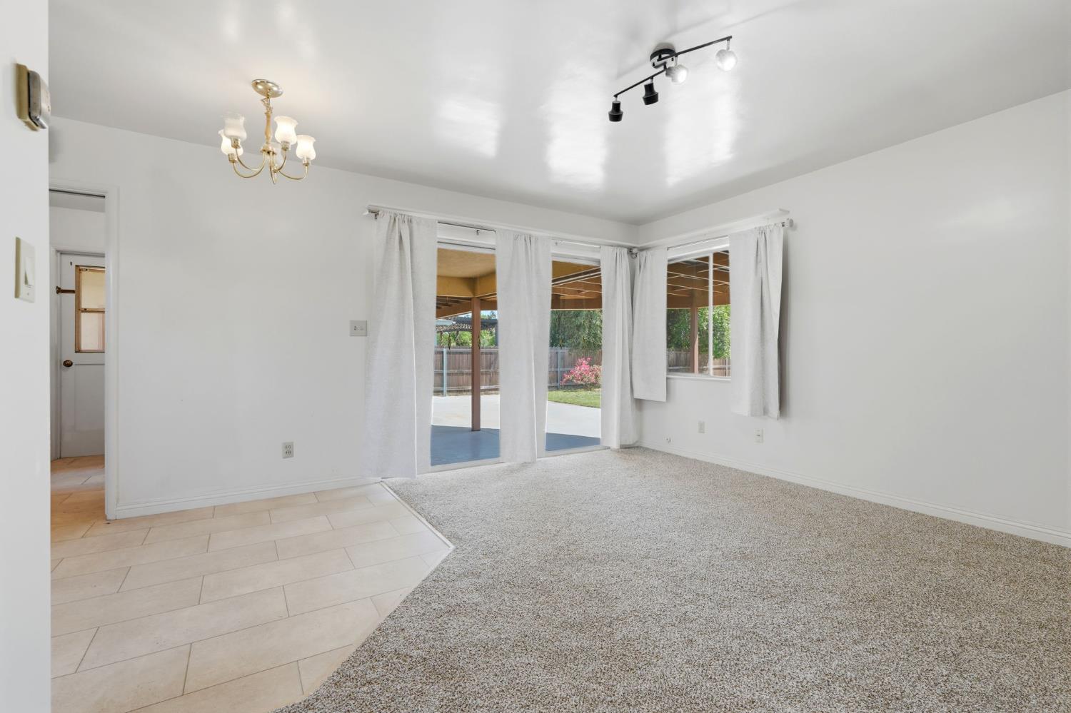 293 W Ponderosa Ave, Reedley, CA 93654