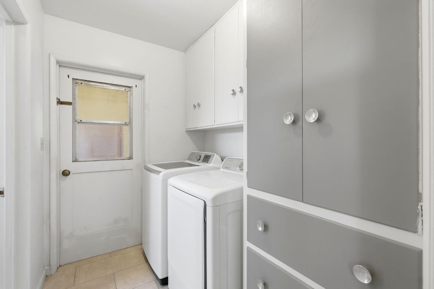 293 W Ponderosa Ave, Reedley, CA 93654