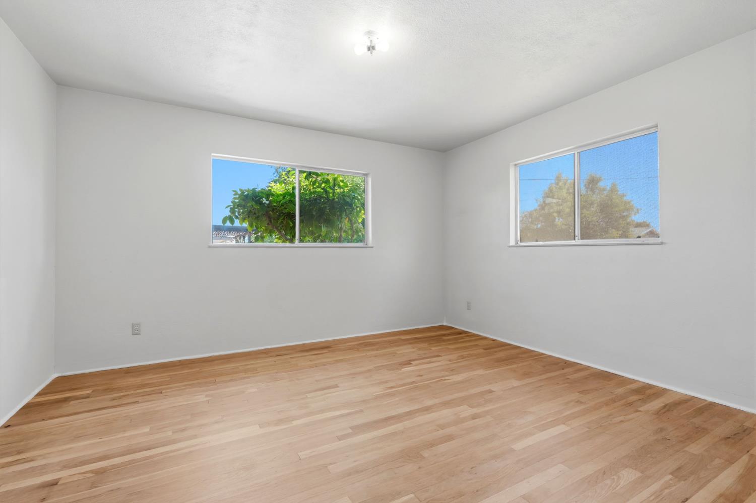 293 W Ponderosa Ave, Reedley, CA 93654