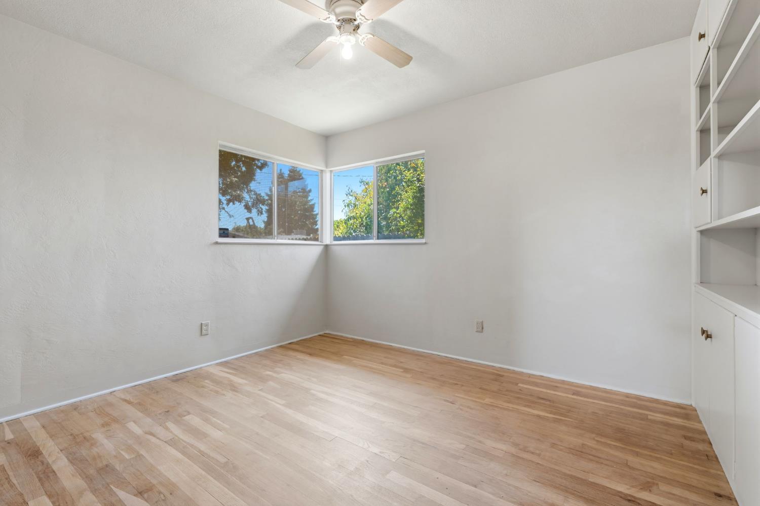 293 W Ponderosa Ave, Reedley, CA 93654