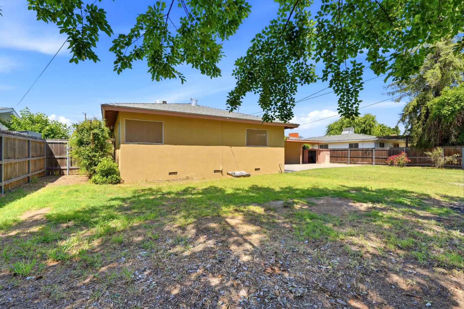 293 W Ponderosa Ave, Reedley, CA 93654