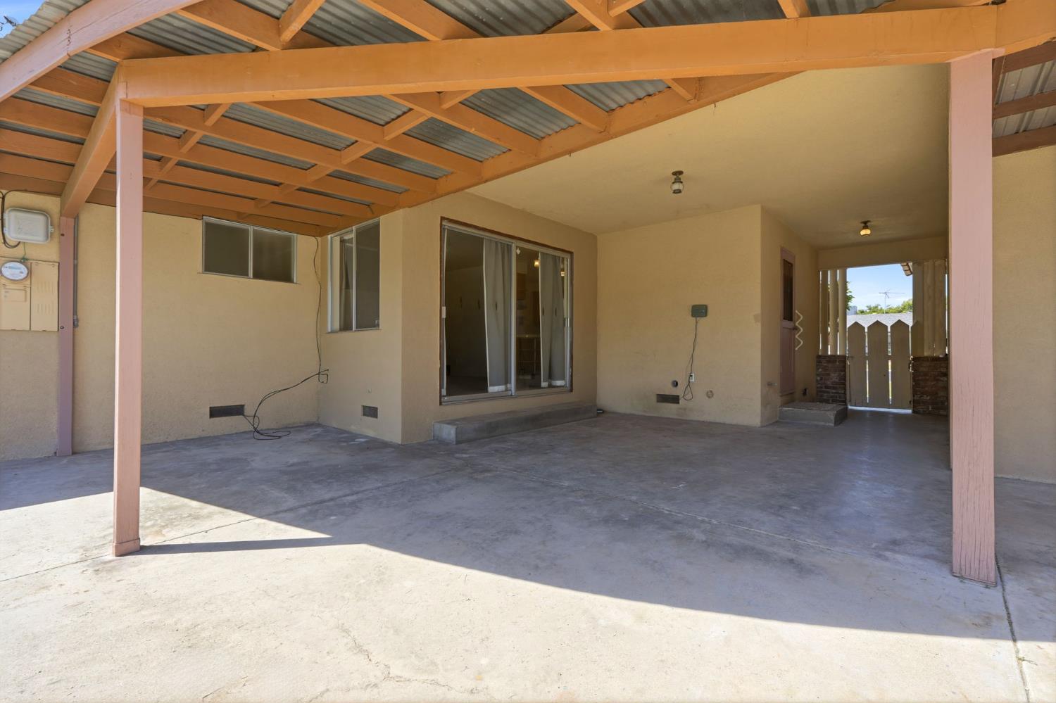 293 W Ponderosa Ave, Reedley, CA 93654
