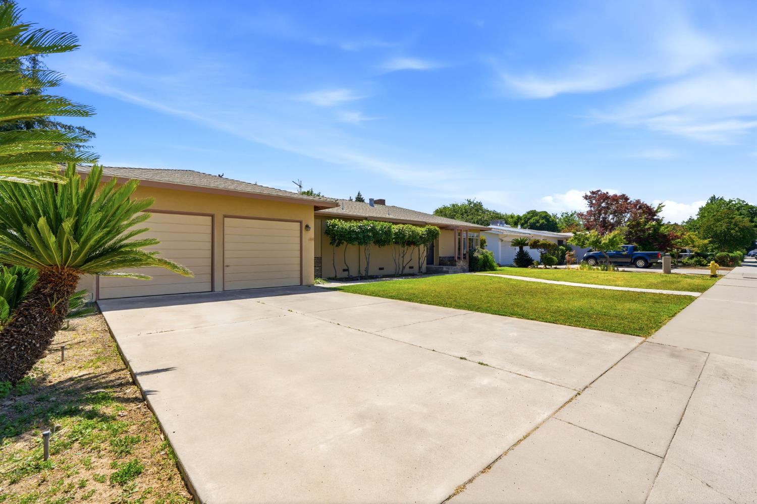 293 W Ponderosa Ave, Reedley, CA 93654