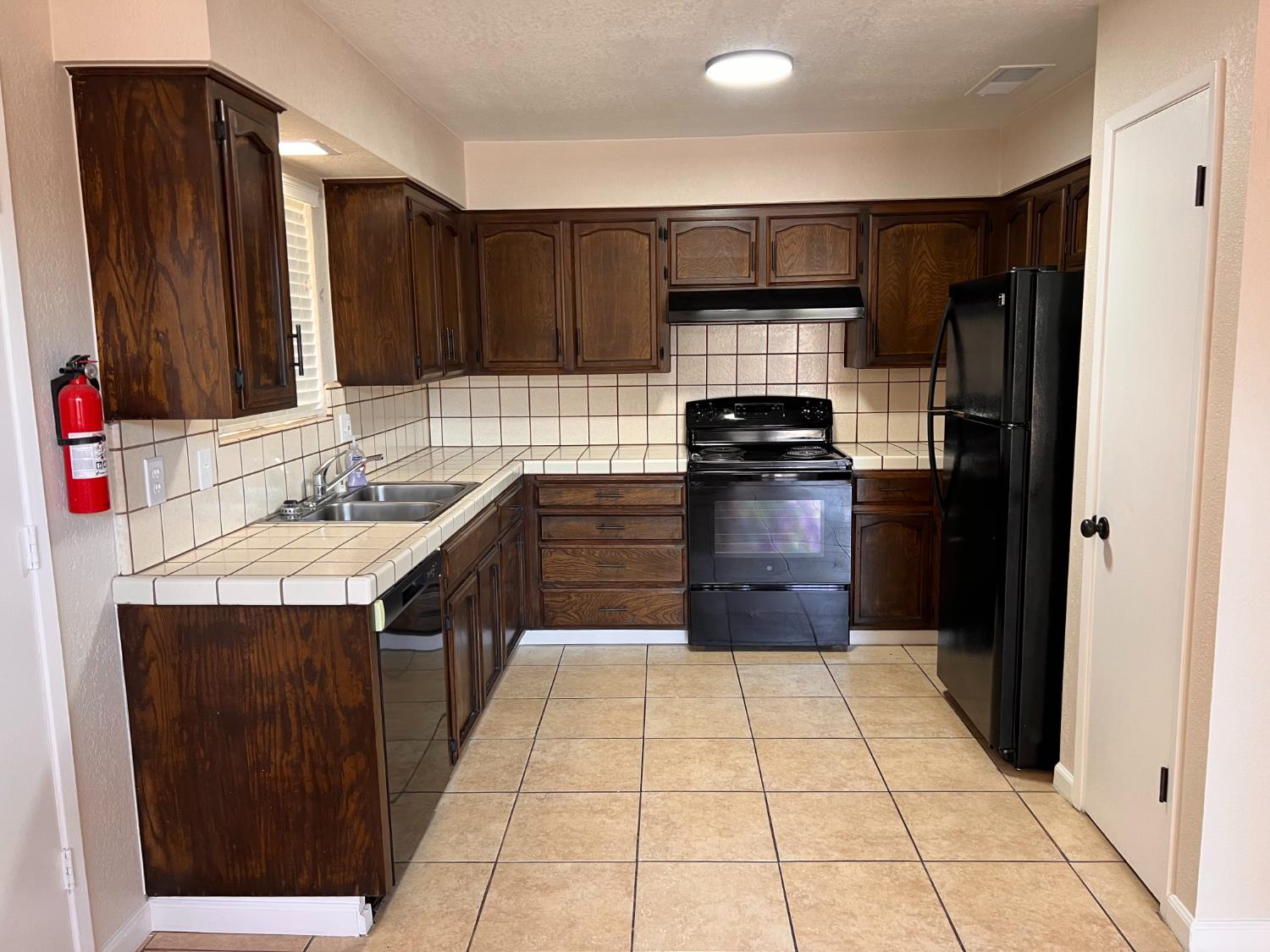 3136 W Austin 101 & 102 Way, Fresno, CA 93722