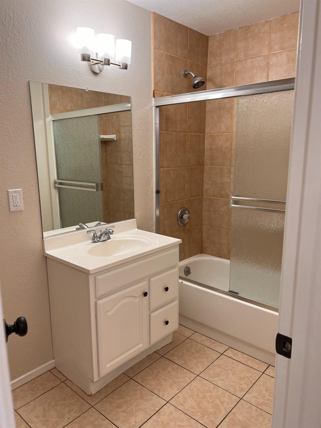 3136 W Austin 101 & 102 Way, Fresno, CA 93722