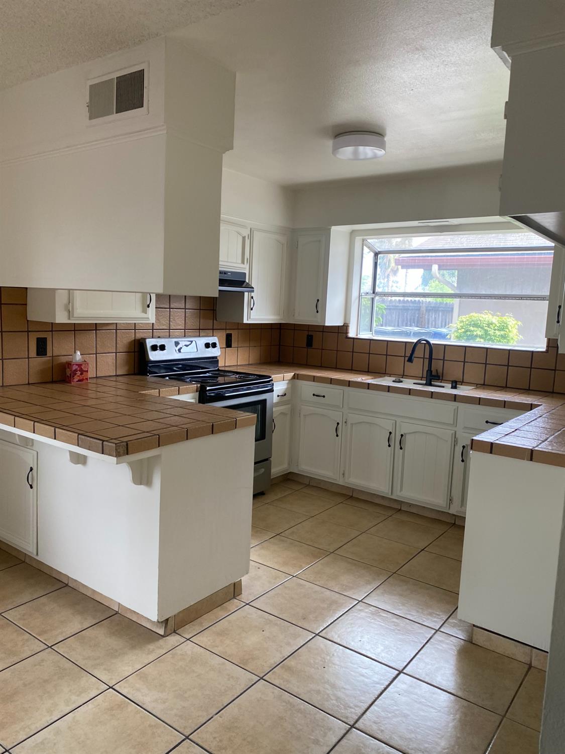 3136 W Austin 101 & 102 Way, Fresno, CA 93722