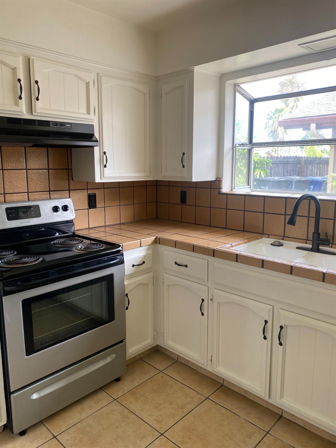 3136 W Austin 101 & 102 Way, Fresno, CA 93722