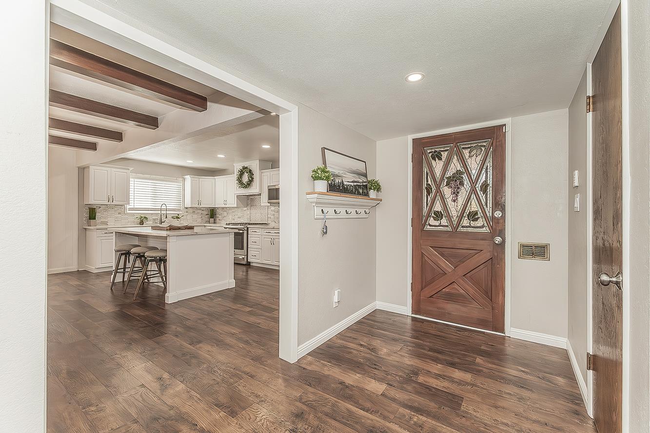 5915 E El Monte Way, Fresno, CA 93727