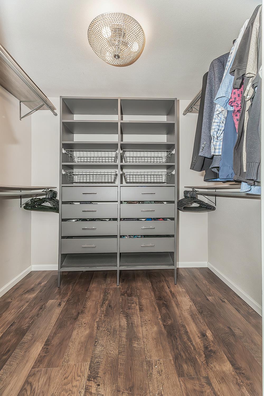 5915 E El Monte Way, Fresno, CA 93727