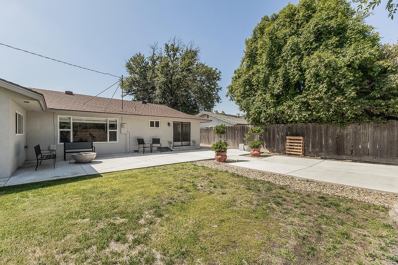 5915 E El Monte Way, Fresno, CA 93727