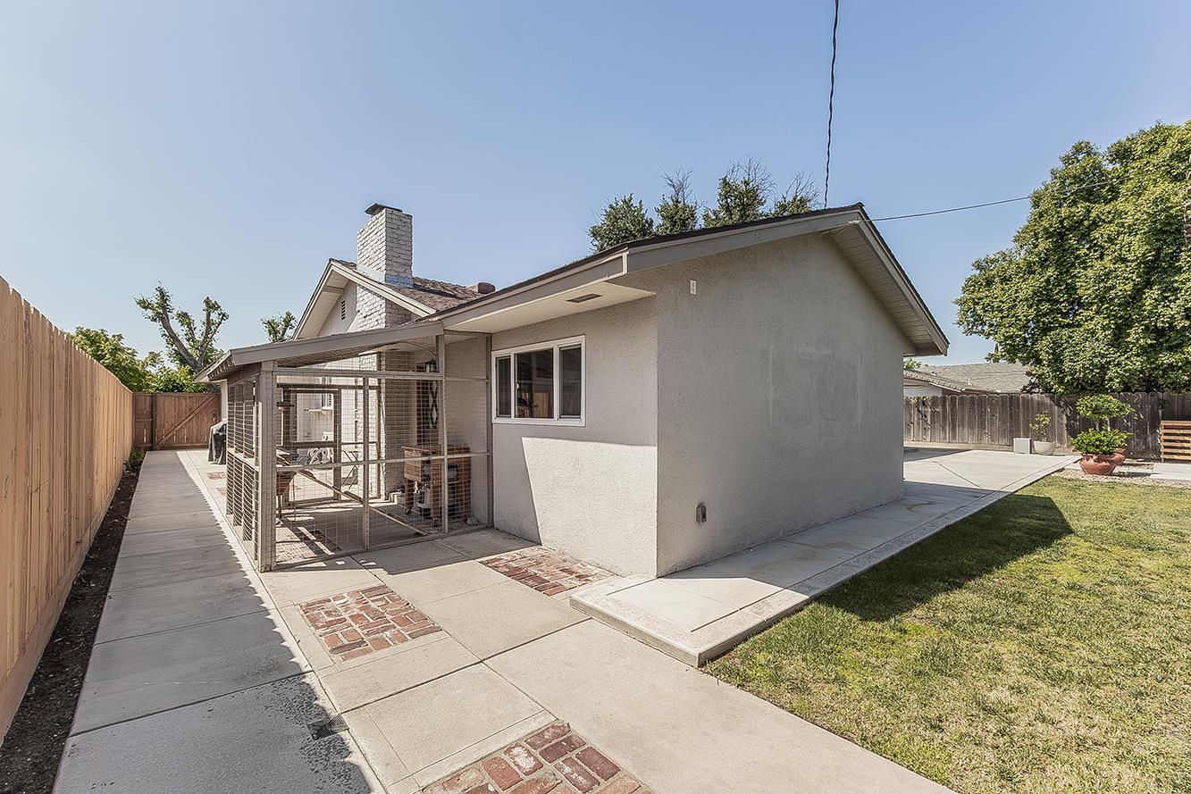 5915 E El Monte Way, Fresno, CA 93727