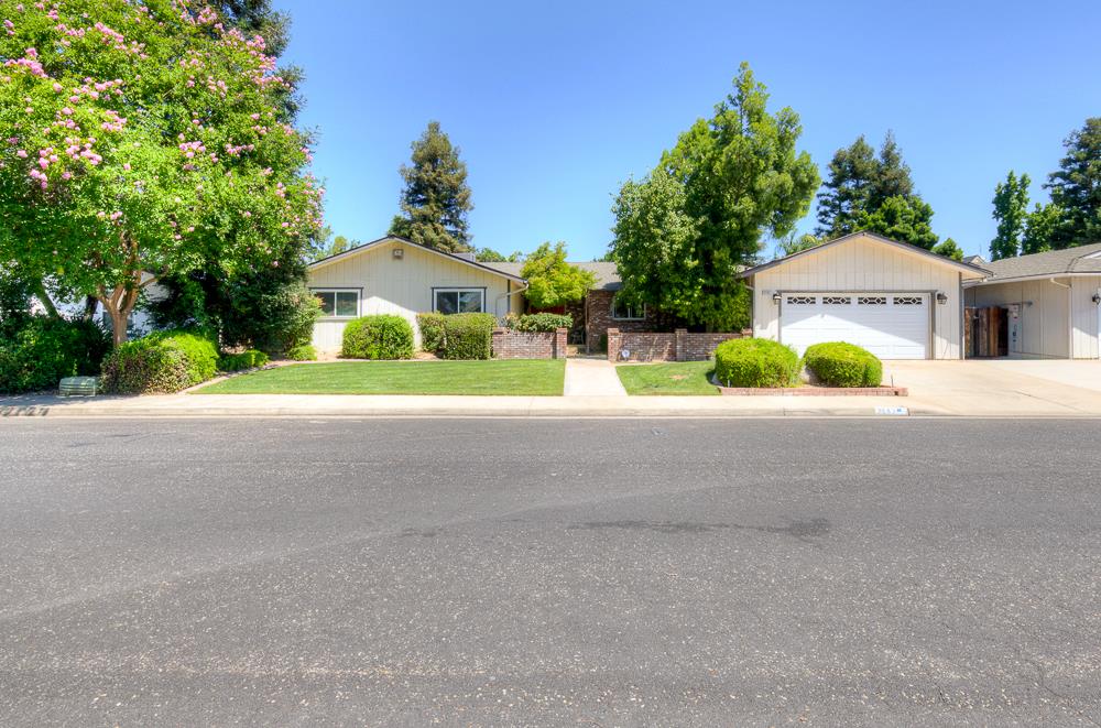 2147 Mitchell Ave, Clovis, CA 93611