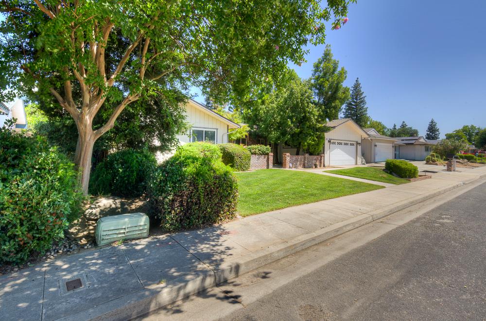 2147 Mitchell Ave, Clovis, CA 93611