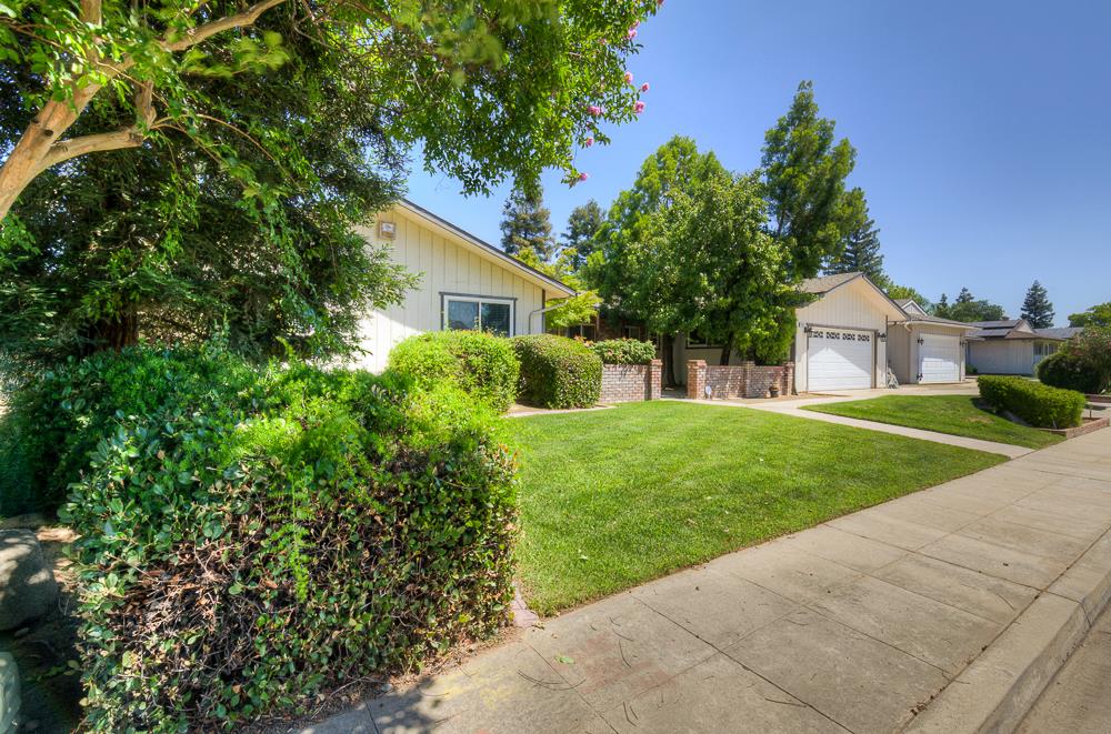 2147 Mitchell Ave, Clovis, CA 93611