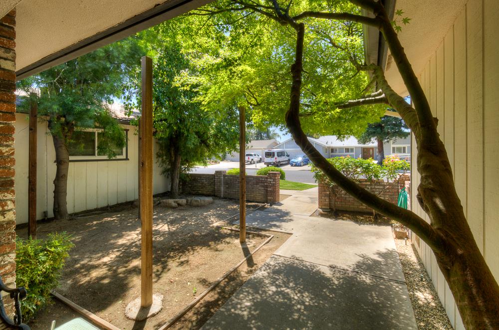 2147 Mitchell Ave, Clovis, CA 93611