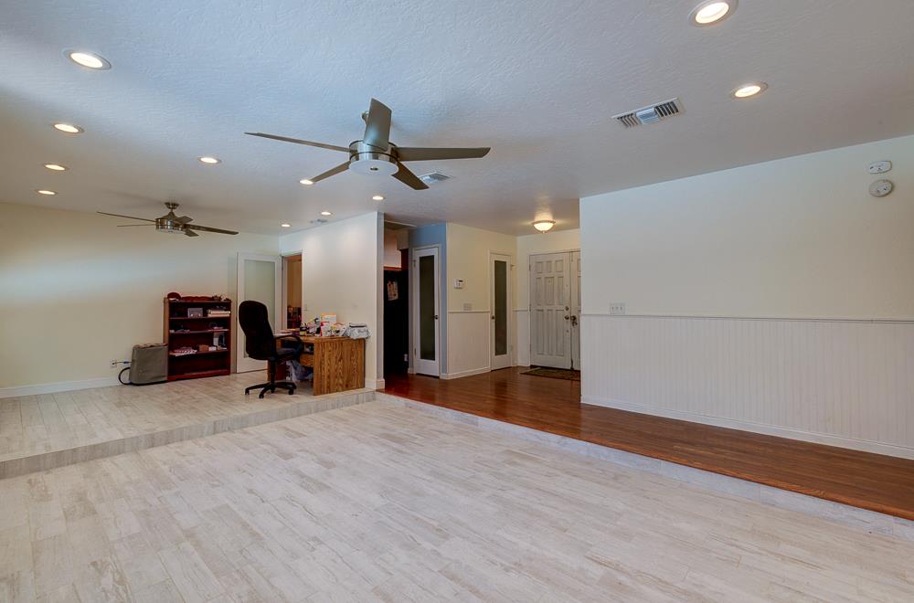 2147 Mitchell Ave, Clovis, CA 93611