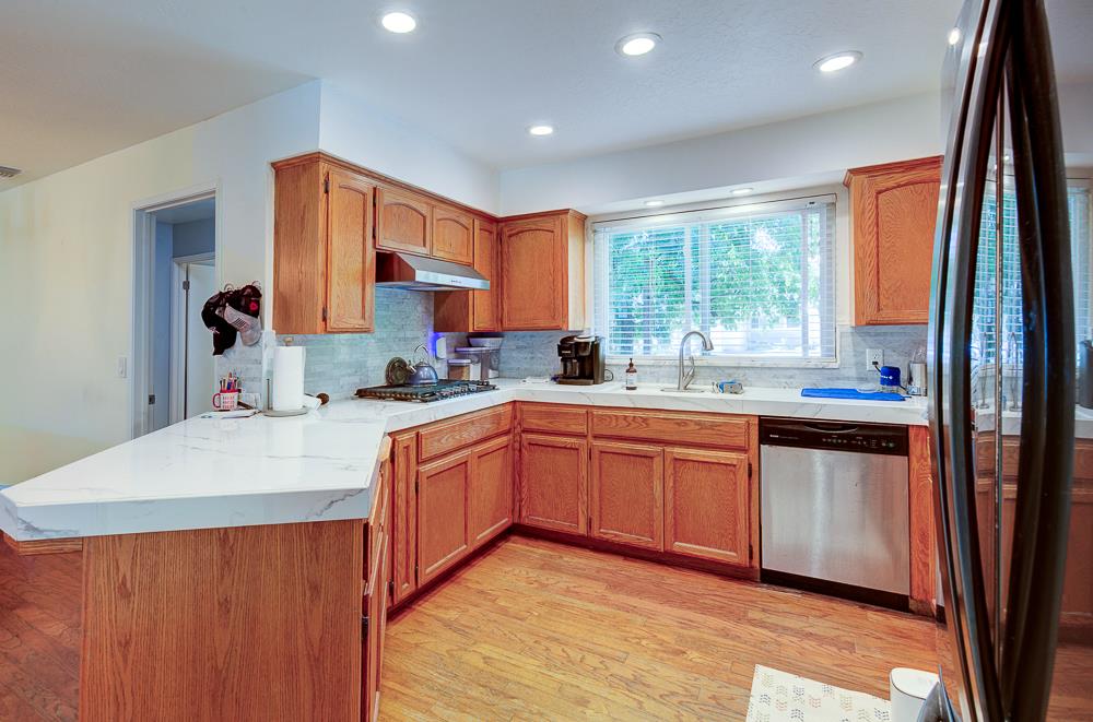 2147 Mitchell Ave, Clovis, CA 93611