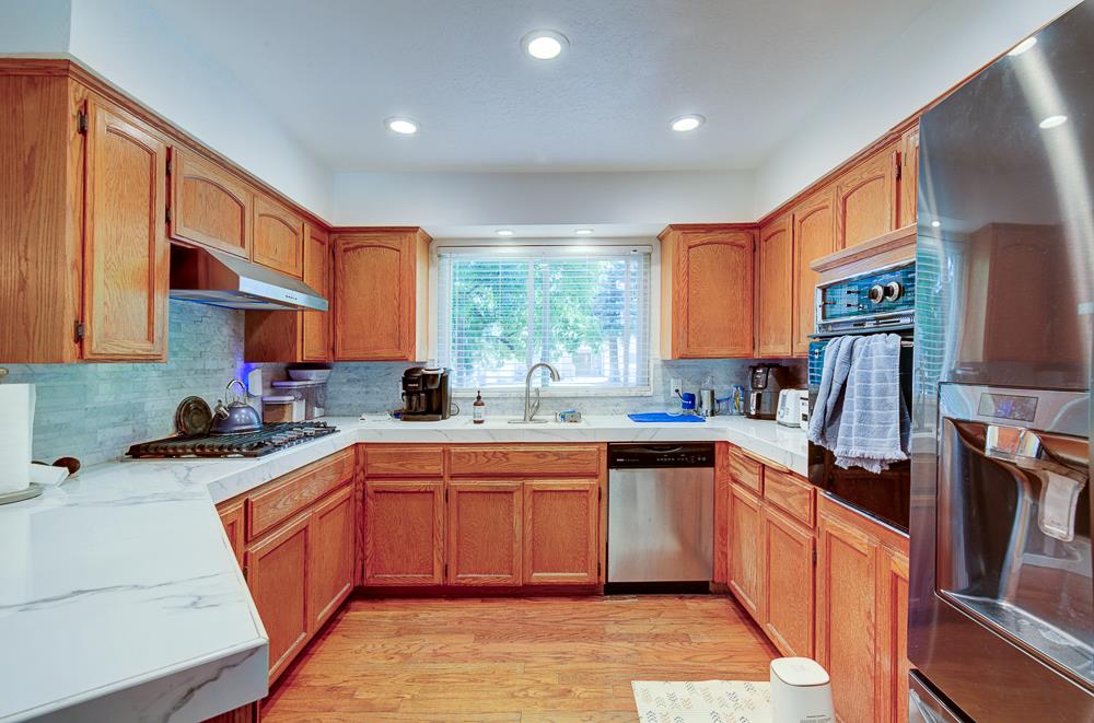 2147 Mitchell Ave, Clovis, CA 93611
