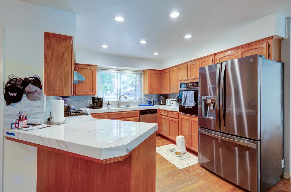 2147 Mitchell Ave, Clovis, CA 93611