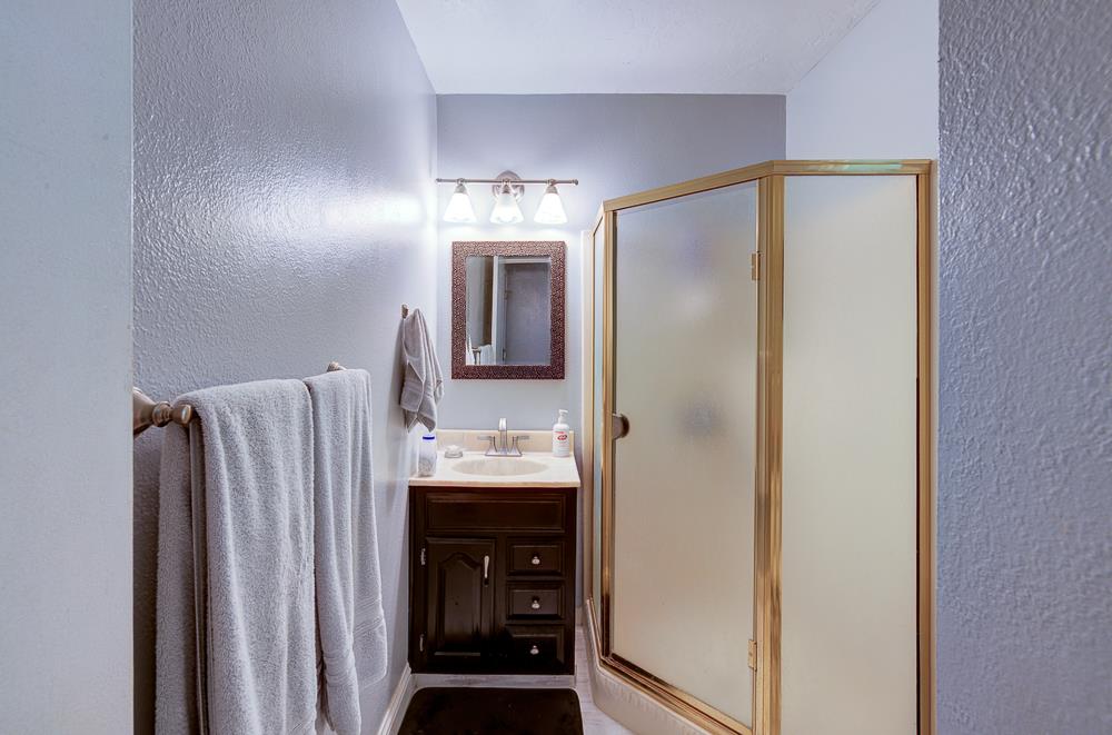 2147 Mitchell Ave, Clovis, CA 93611