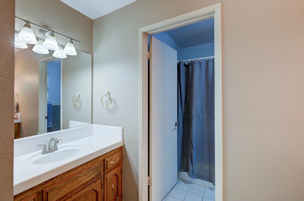 2147 Mitchell Ave, Clovis, CA 93611