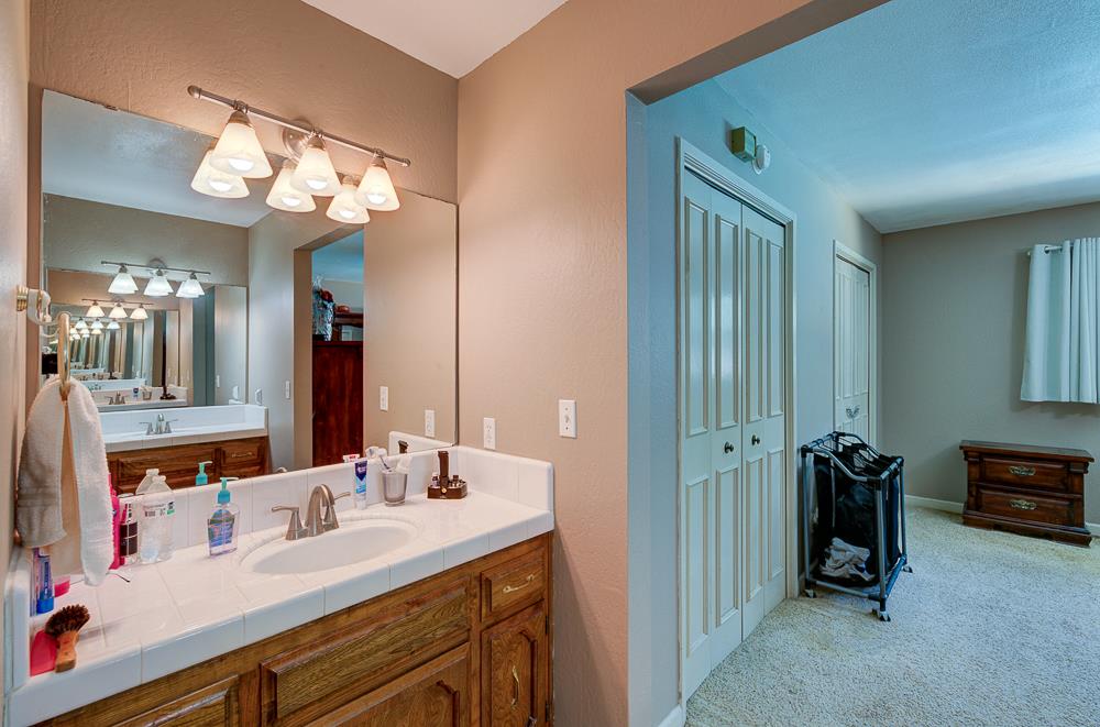 2147 Mitchell Ave, Clovis, CA 93611