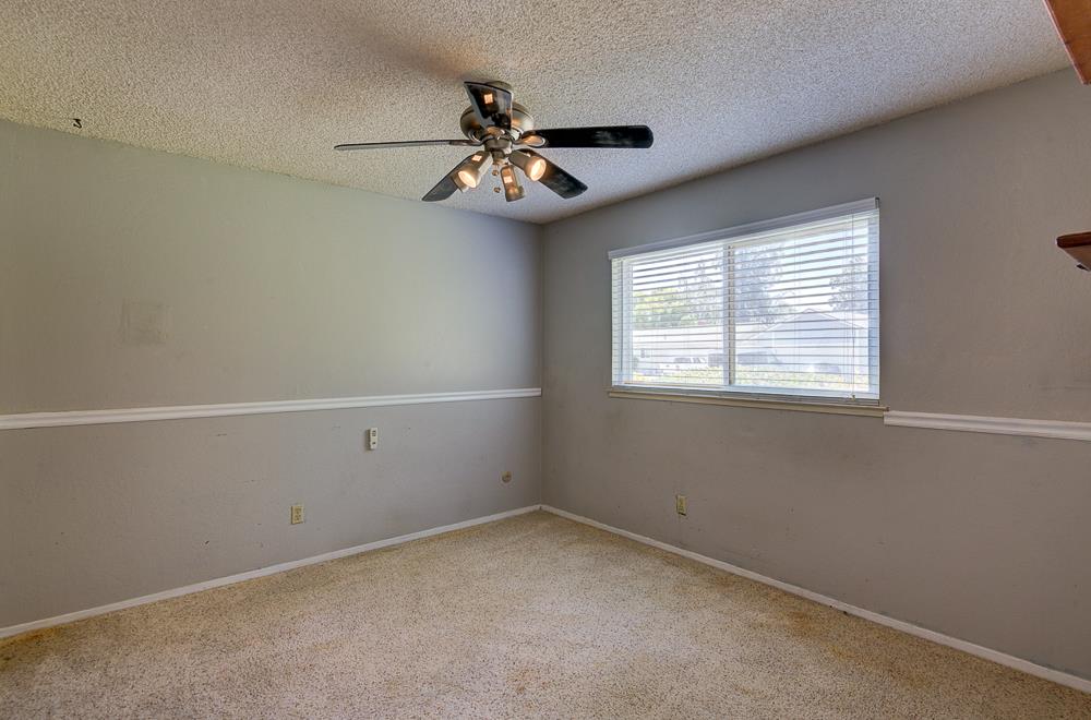2147 Mitchell Ave, Clovis, CA 93611