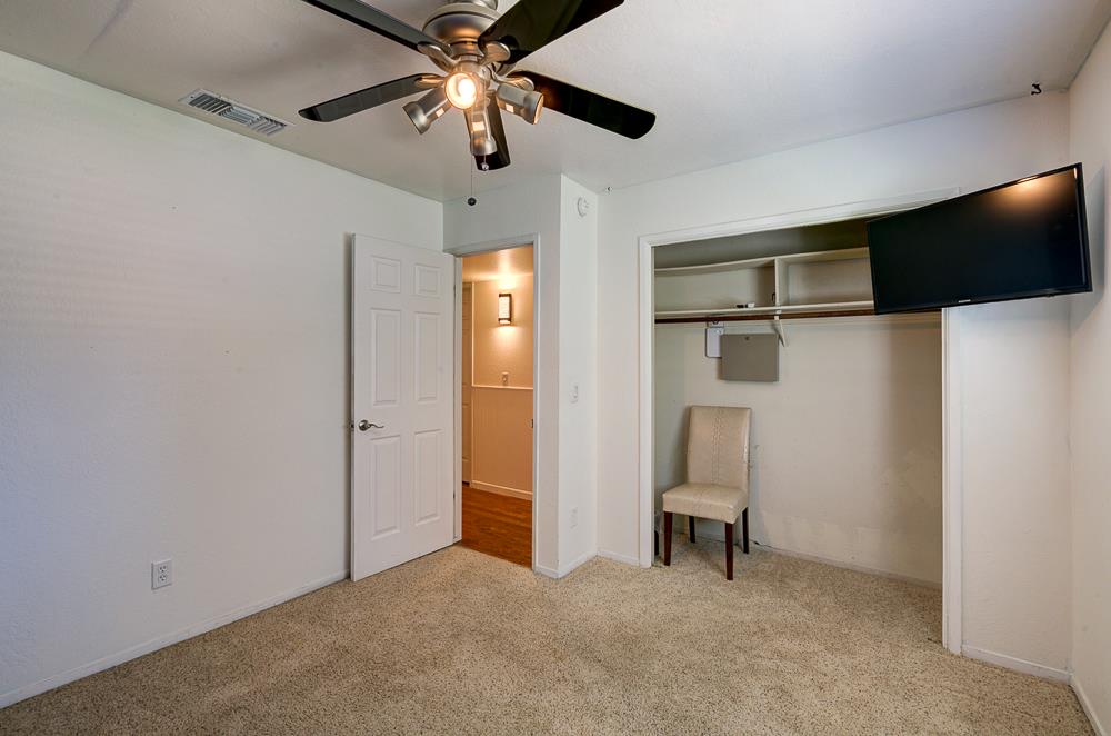 2147 Mitchell Ave, Clovis, CA 93611