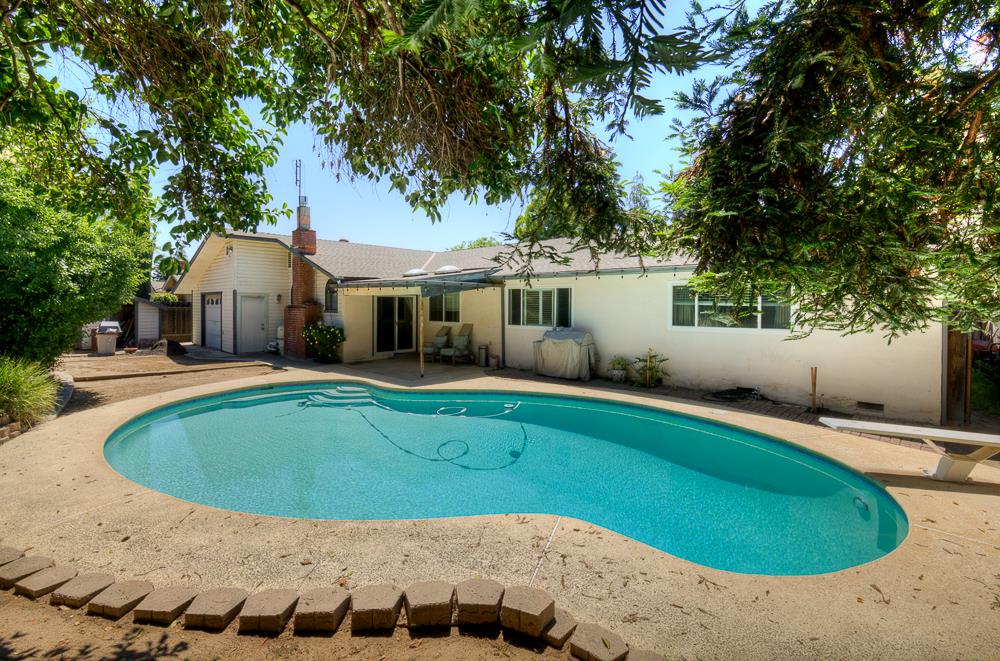 2147 Mitchell Ave, Clovis, CA 93611