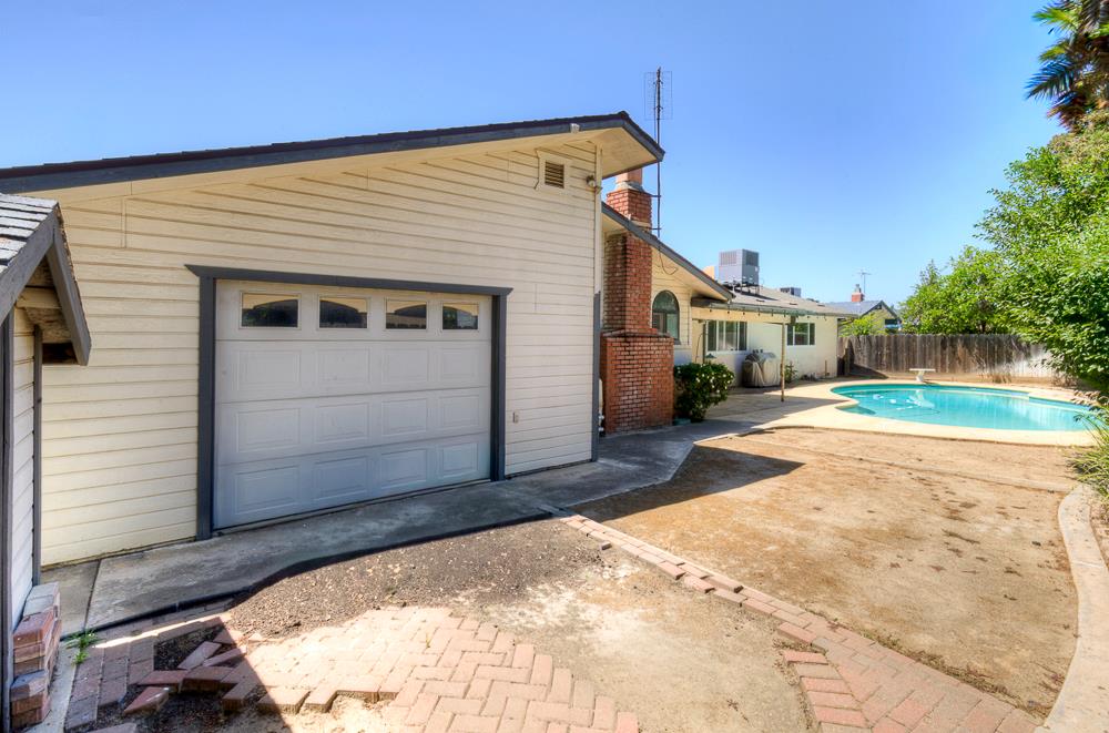 2147 Mitchell Ave, Clovis, CA 93611