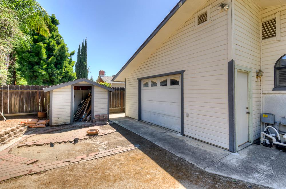 2147 Mitchell Ave, Clovis, CA 93611