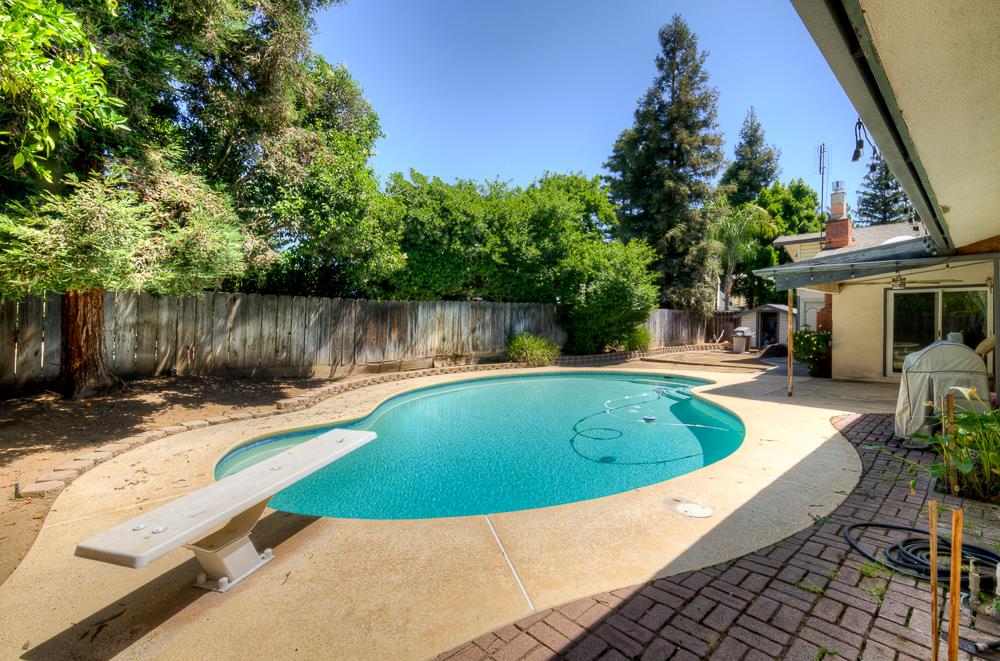 2147 Mitchell Ave, Clovis, CA 93611