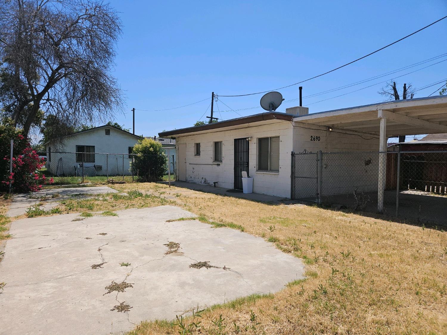 2690 S Cedar, Fresno, CA 93725