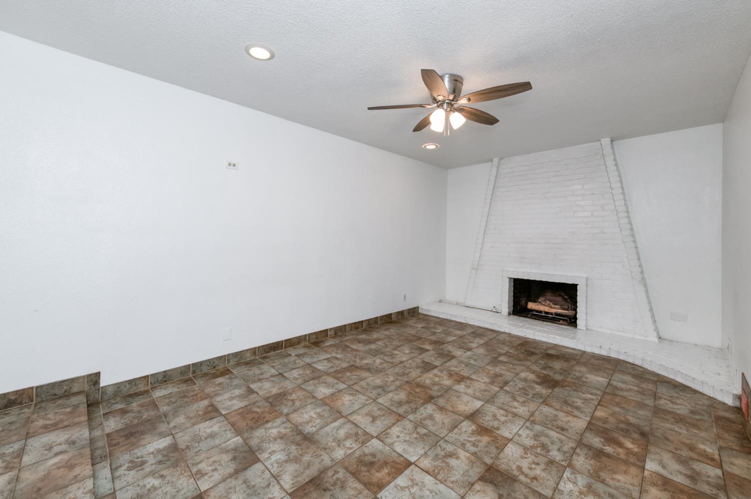 4326 E Gettysburg Ave, Fresno, CA 93726