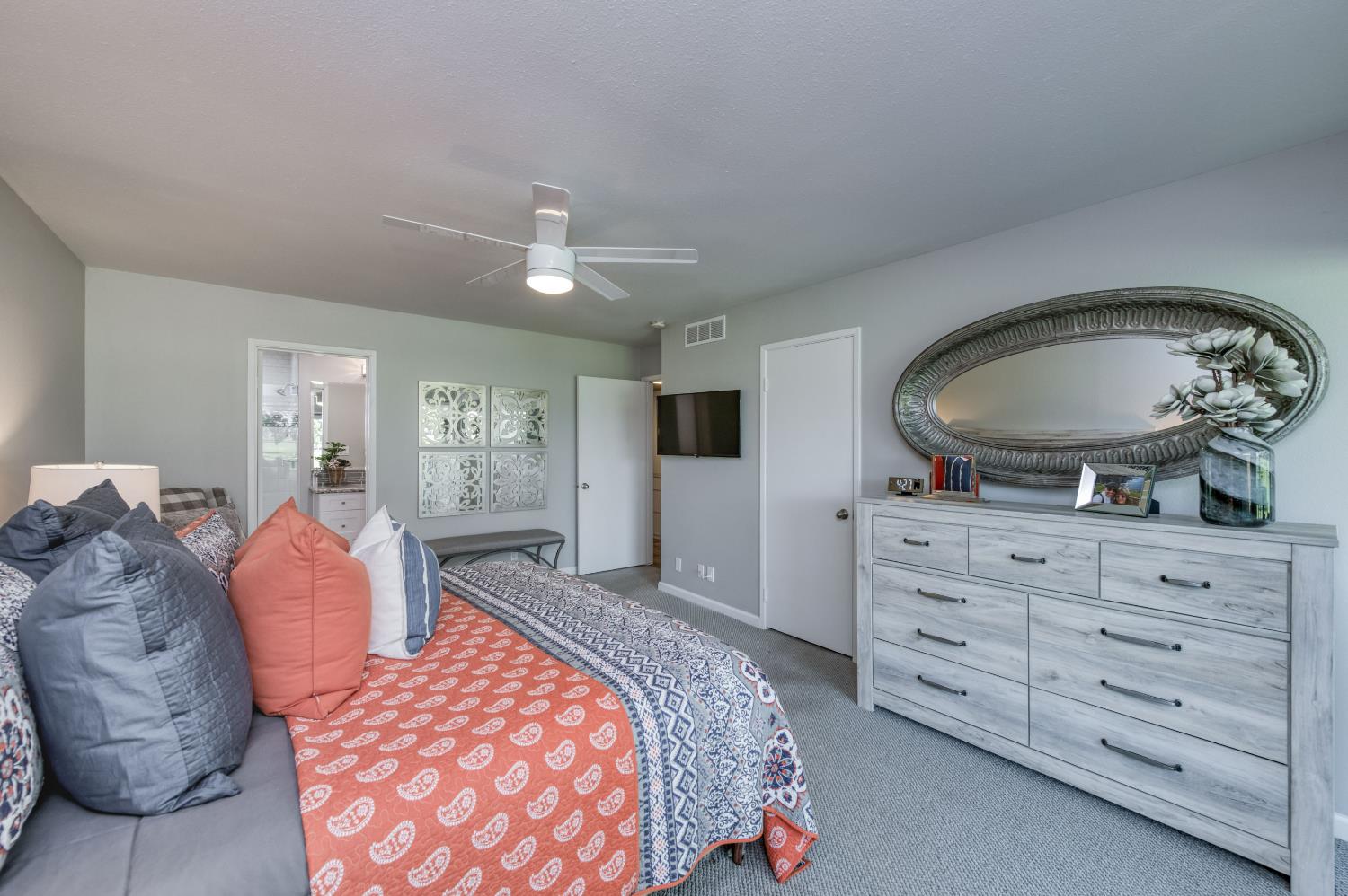 7560 N Charles Ave #C, Fresno, CA 93711