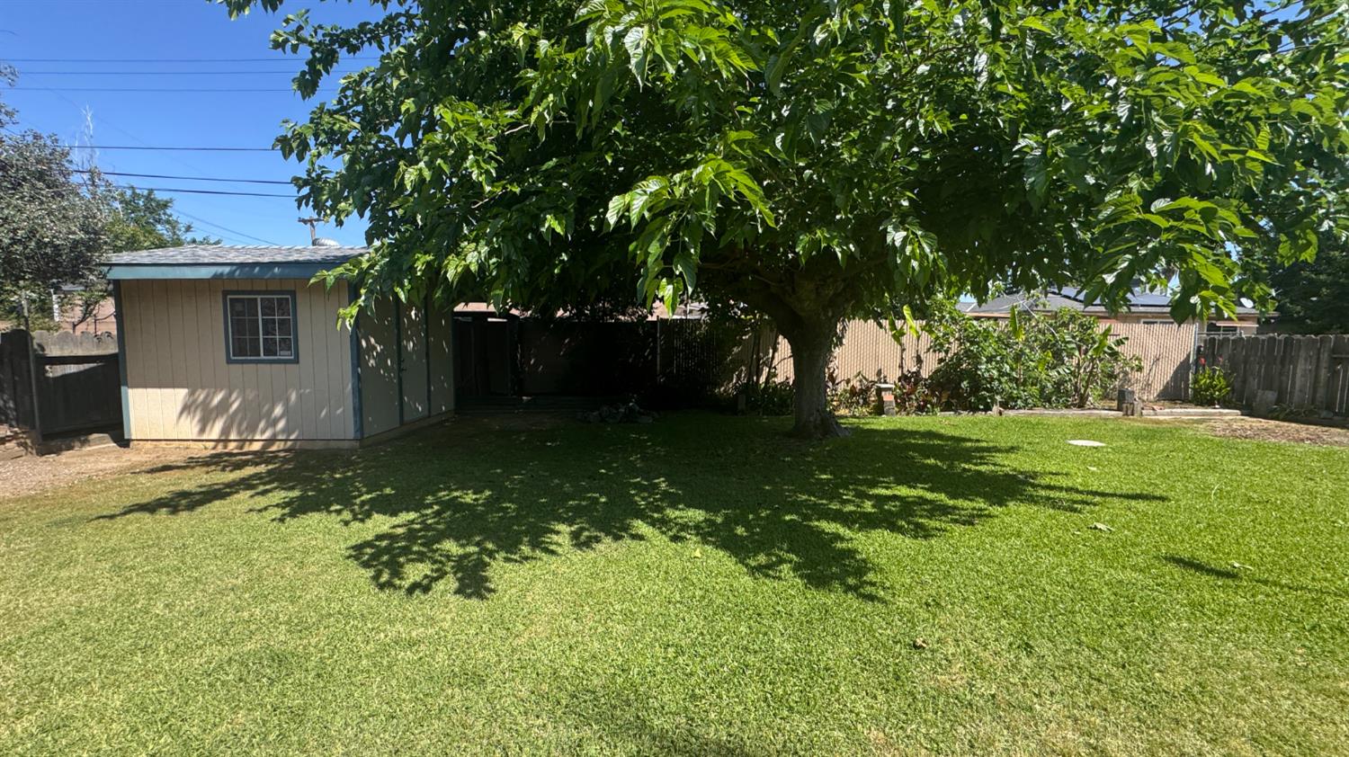 5043 E Lamona Ave, Fresno, CA 93727