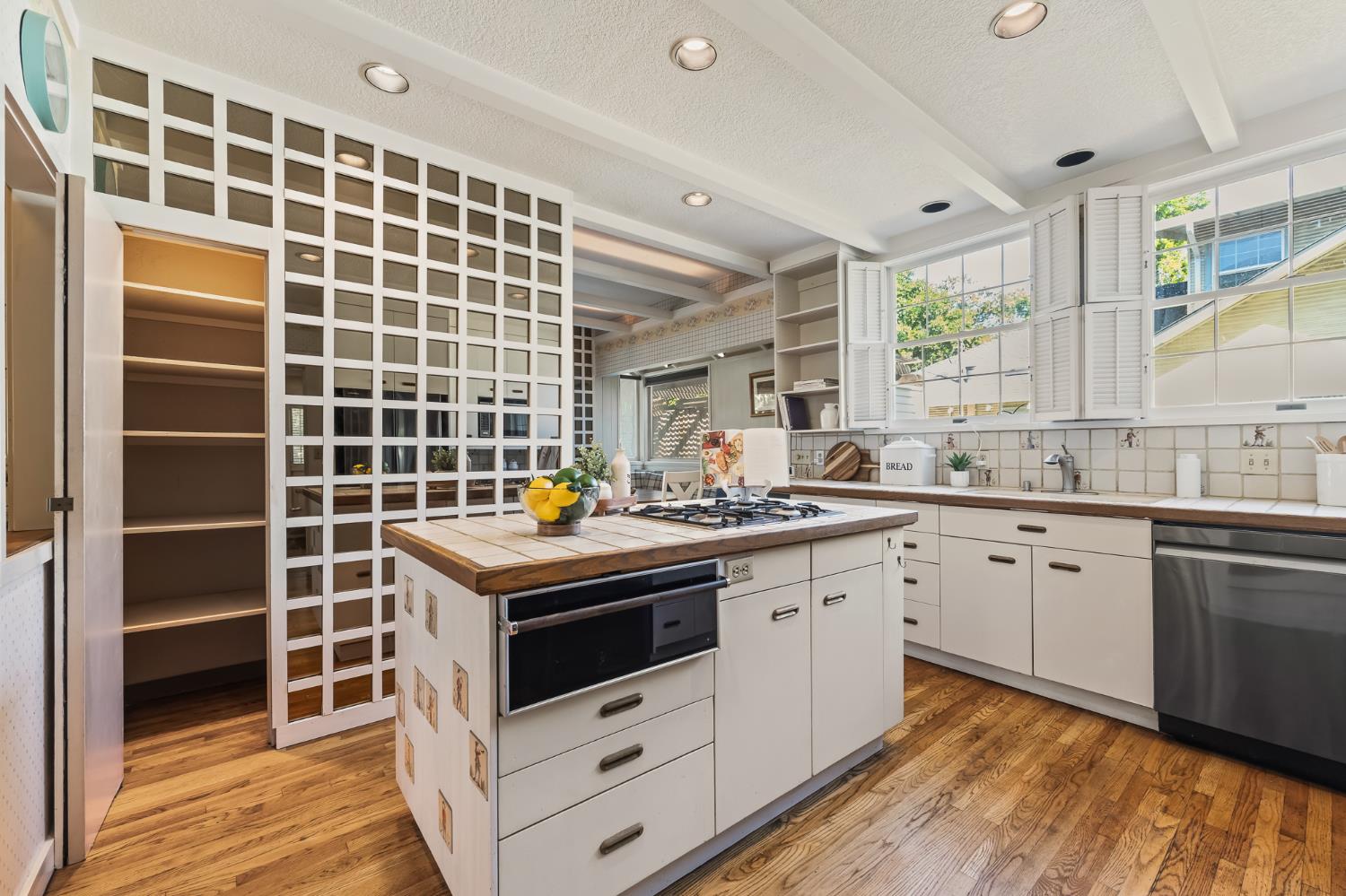 1735 N Hunter Ave, Stockton, CA 95204