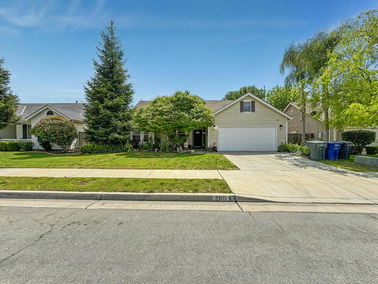 2811 Walton Ave, Sanger, CA 93657