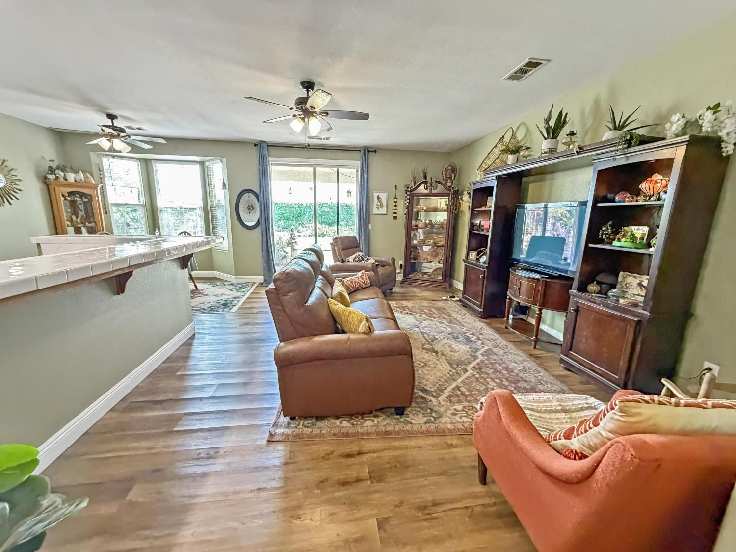 2811 Walton Ave, Sanger, CA 93657