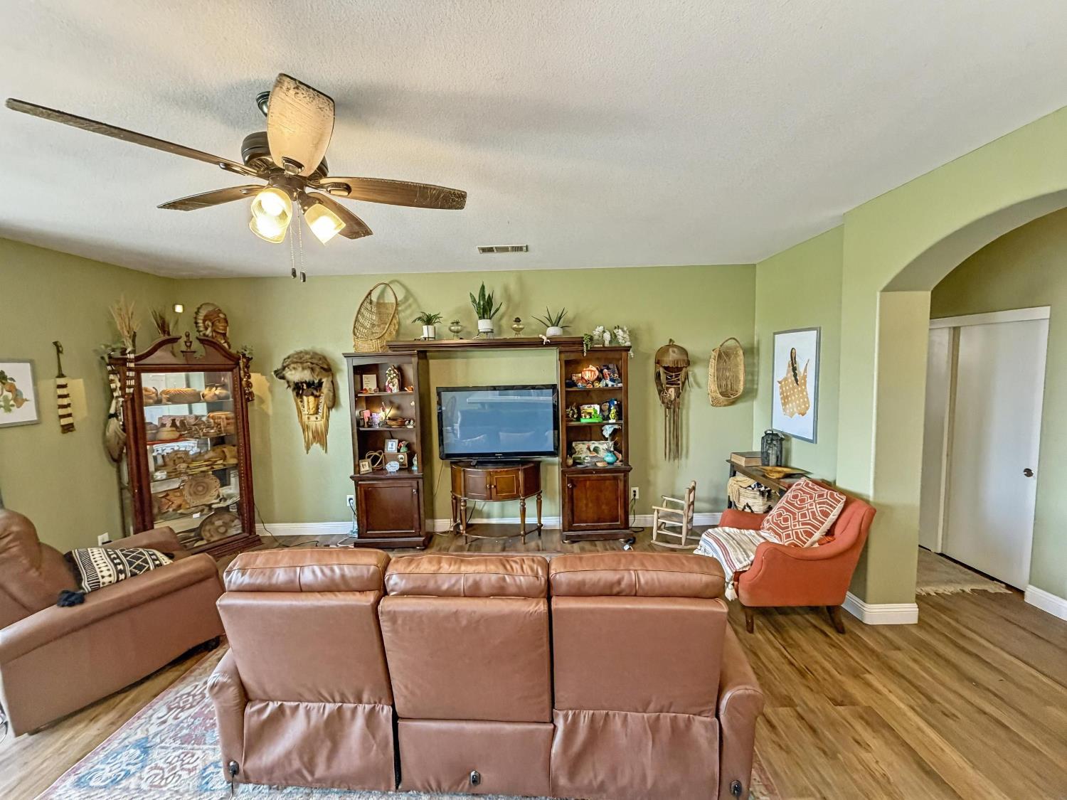 2811 Walton Ave, Sanger, CA 93657