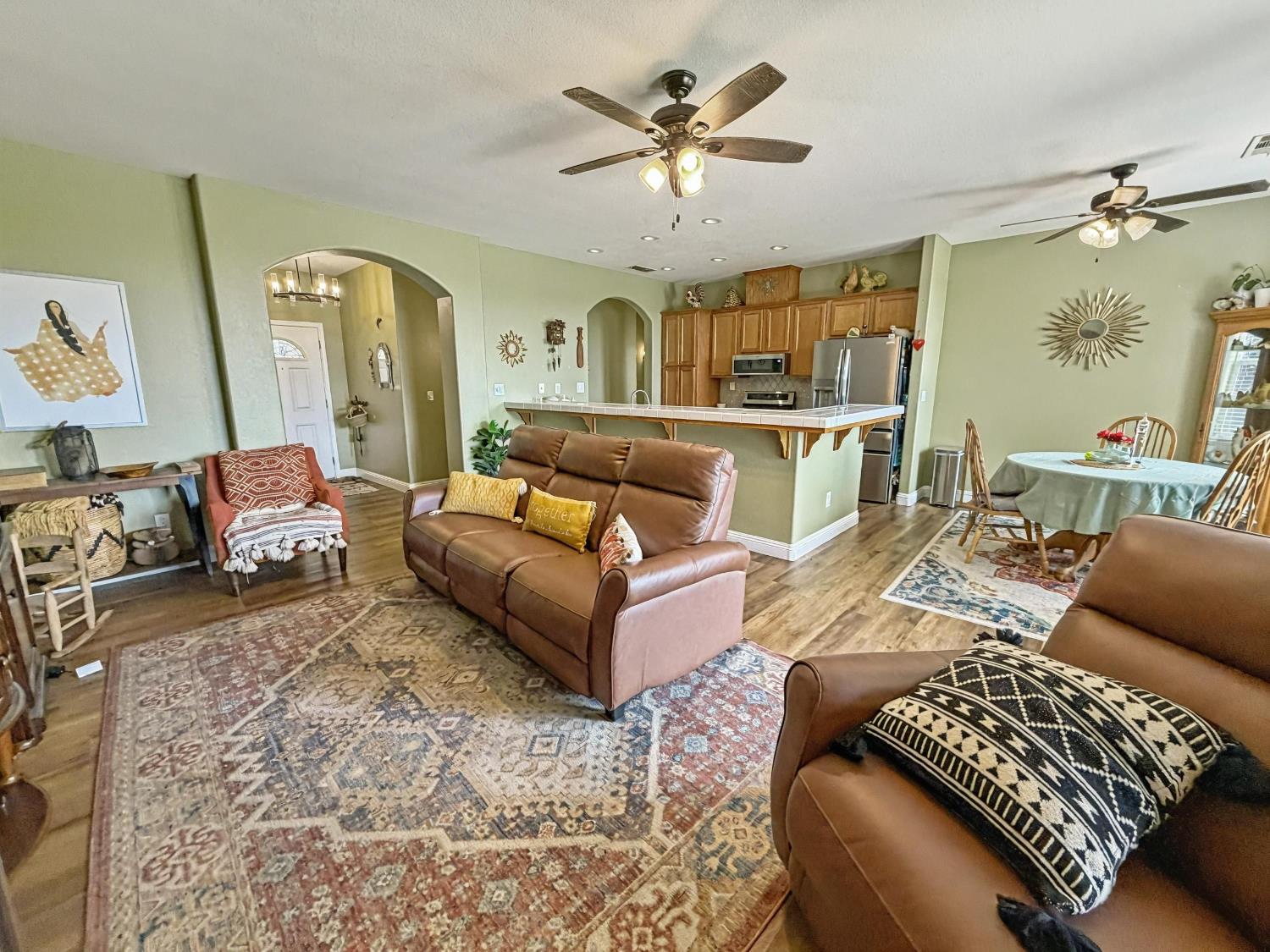 2811 Walton Ave, Sanger, CA 93657